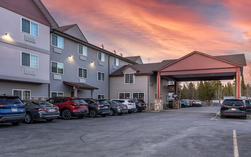 Best Western Desert Inn exterior and covered parking